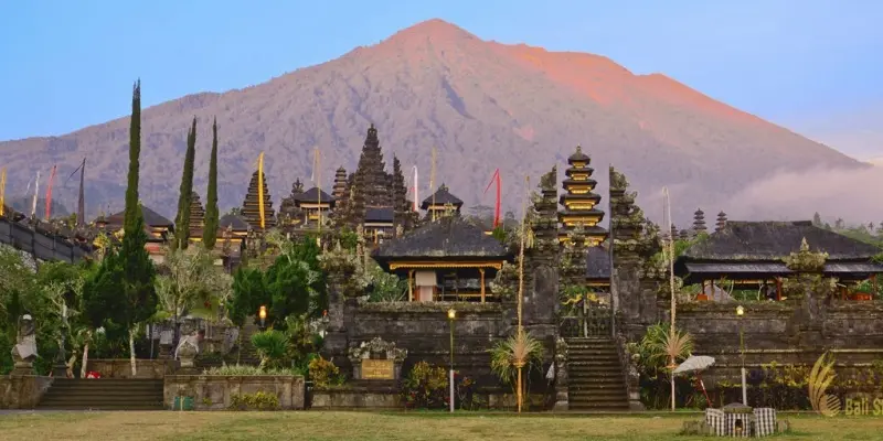 Eksplorasi Wisata Bali dengan Mengunjungi Tirta Empul & Pura Besakih