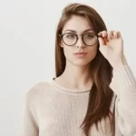 10 Tips Memilih Kacamata Sesuai dengan Bentuk Wajah